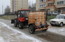 В Ярославле дороги обрабатывают природным рассолом из смеси воды и соли