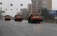 В Ярославле дороги обрабатывают природным рассолом из смеси воды и соли