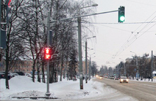 На перекрестке Крестовой и Кольцова в Рыбинске установили новый светофор