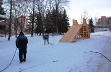 У ДК «Нефтяник» в Ярославле установили трехметровую деревянную горку