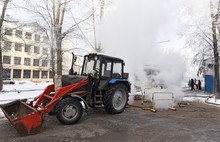 На улице Володарского в Ярославле устраняют аварию на тепловых сетях