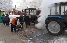 На улице Володарского в Ярославле устраняют аварию на тепловых сетях