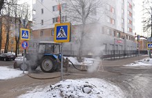 На улице Володарского в Ярославле устраняют аварию на тепловых сетях