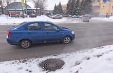 Аварийные участки дорог в Ярославле пометят знаками «Скользкая дорога» и «Неровная дорога»