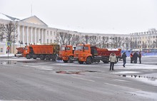 В Ярославле снегоуборочная техника выезжает на маршрут звеньями