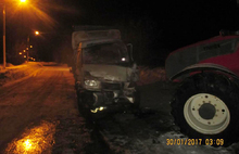 В Рыбинске ночью грузовик врезался во встречный трактор