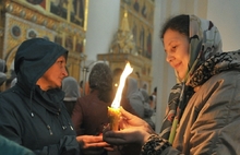 В Ярославль прибыл благодатный огонь. Фоторепортаж