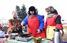 В Ярославле испекли самый большой блинный пирог