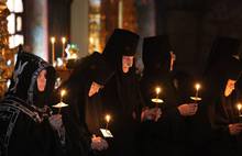 Опубликованы фото и видео с монашеского пострига в Толгском монастыре