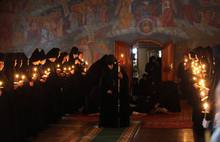 Опубликованы фото и видео с монашеского пострига в Толгском монастыре