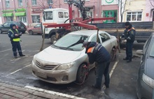 В зоне ЮНЕСКО в Ярославле эвакуируют машины за парковку в неположенных местах