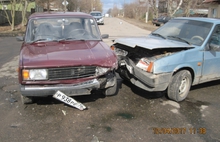 В Тутаеве при столкновении «ВАЗ 2105» и «ВАЗ 21099» травмированы два человека