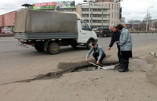 Активисты народного фронта составляли карту «убитых дорог» Ярославля