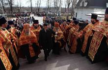 Благодатный огонь в Ярославле раздавали при большом стечении народа