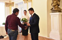 В Ярославле молодым семьям вручили сертификаты на получение жилья