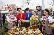 На фестивале «Великая Ростовская Уха» приготовили более 900 литров ухи