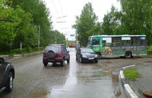 В Ярославле «Шевроле» столкнулся с «Киа» и отлетел на автобус