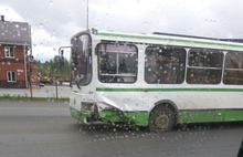 В Ярославле в ДТП попал пассажирский автобус