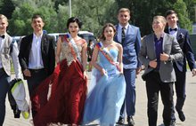 Лучшие выпускники школ Ярославской области отметили праздник на губернаторском балу