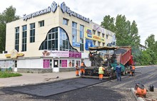 На улице Урицкого в Ярославле заменят более двух километров дорожного покрытия и обустроят парковку на сто мест