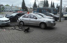 В центре Ярославля в аварию попали сразу семь автомобилей