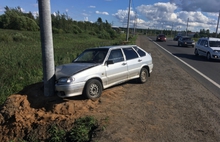 Под Ярославлем легковушка врезалась в столб