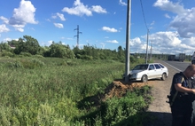 Под Ярославлем легковушка врезалась в столб