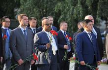 В Ярославле Дмитрий Миронов и члены делегации стран ШОС возложили венки к Вечному огню