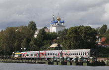 Строительство понтонного моста в Ярославле проходило при огромном стечении народа