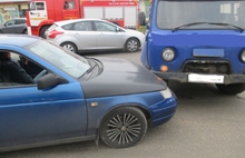 В Ярославле сразу две машины «Почты России» попали в аварию