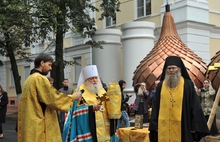 На храме Кирилло-Афанасьевского монастыря в Ярославле начали устанавливать купола