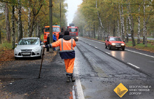 В Ярославле подрядчик заново ремонтирует неровные участки дороги на улице Маяковского