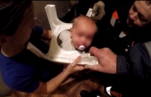 В Ярославле малыш застрял головой в горшке: фото спасательной операции