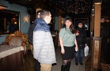  В Ярославле приставы арестовали клуб «Мед» и ресторан: фоторепортаж 