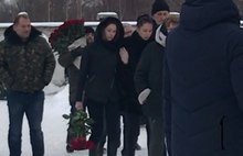 Родные со слезами и депутаты с цветами: в Ярославле простились с известным бизнесменом 