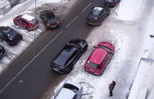 Депутат на  Porsche перегородил улицу в центре Ярославля
