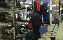 Хоккейный магазин в Ярославле остался без коньков и клюшек