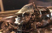 Автомобиль всмятку: ярославцы встали в огромную пробку из-за страшной аварии на Октябрьском мосту