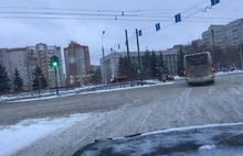  В Ярославле не убирают дороги от снега: фото всех районов города