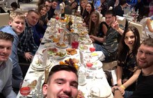 Огромный стол и День рождения: как отгуляли Новый год хоккеисты ярославского «Локомотива»