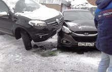 Тройное ДТП в Ярославле: Renault оседлал Hyundai 