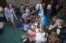Фокусы и квесты: в Ярославле прошел благотворительный праздник для детей