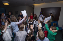 Фокусы и квесты: в Ярославле прошел благотворительный праздник для детей