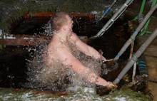 Ярославцы нырнули в ледяную воду, чтобы отметить Крещение: фото и видео