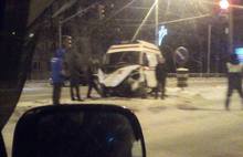 В Ярославле машина скорой помощи врезалась в легковушку: есть пострадавшие