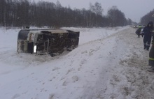 В Ярославской области в кювет улетел автобус с пассажирами: есть пострадавшие