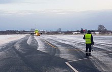 Туношна в снегопад принимала чужие самолеты