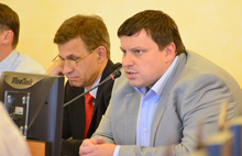 Заместители мэра Ярославля пришли на заседание муниципалитета в красивых костюмах и красивых галстуках. Фото