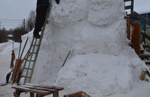 В Ярославле смастерили гигантскую собаку-горку из сугробов