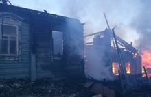 В Ярославской области рано утром сгорела баня, пострадал соседний дом
